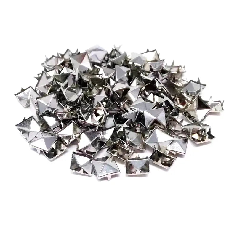 Clou pyramidal en métal de 10 mm x 10 mm