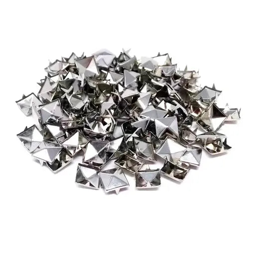 Clou pyramidal en métal de 10 mm x 10 mm