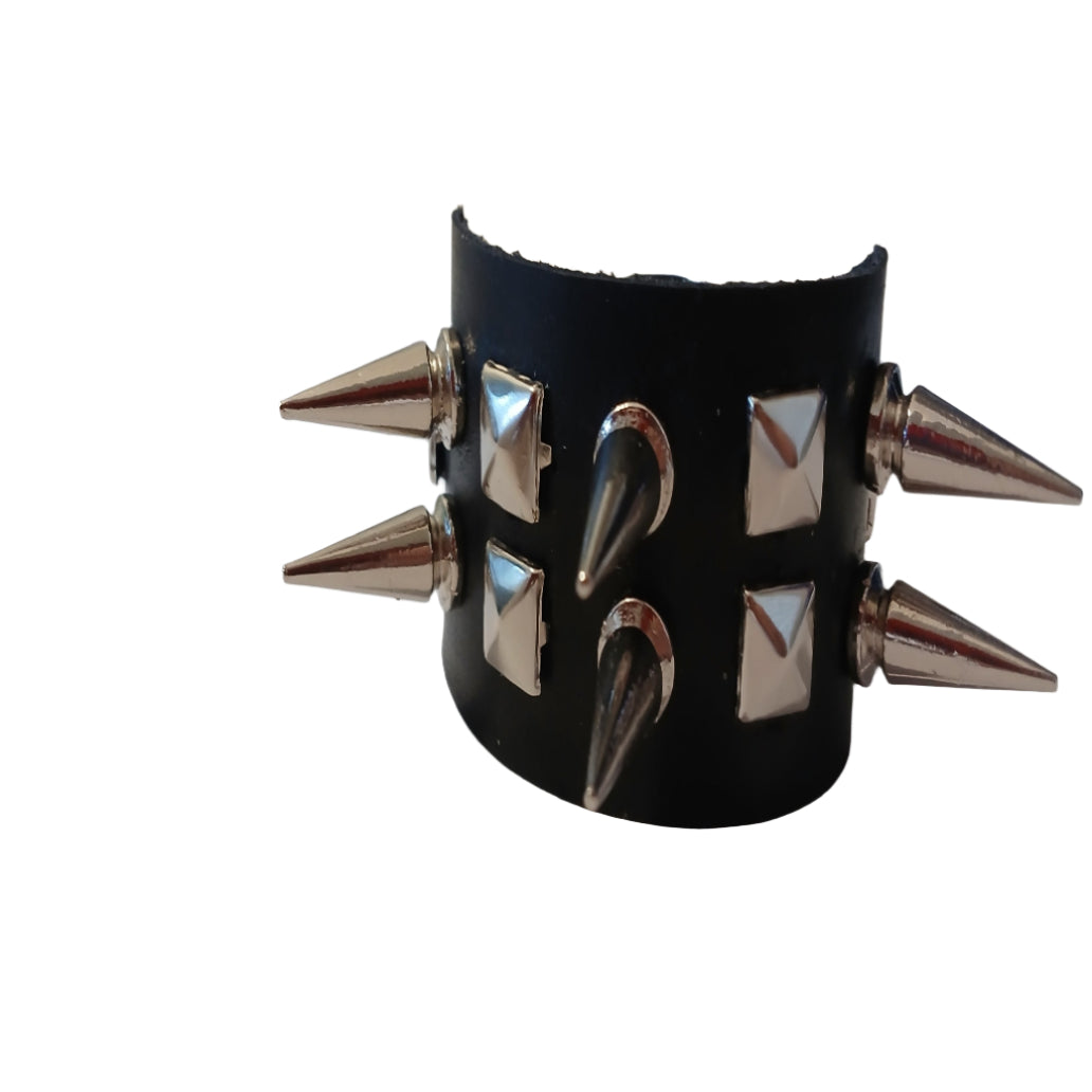 (IMP) Bracelet en similicuir à pointes