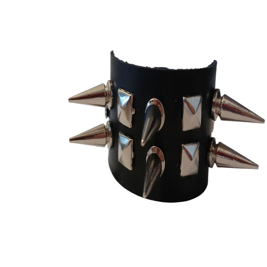 (IMP) Bracelet en similicuir à pointes